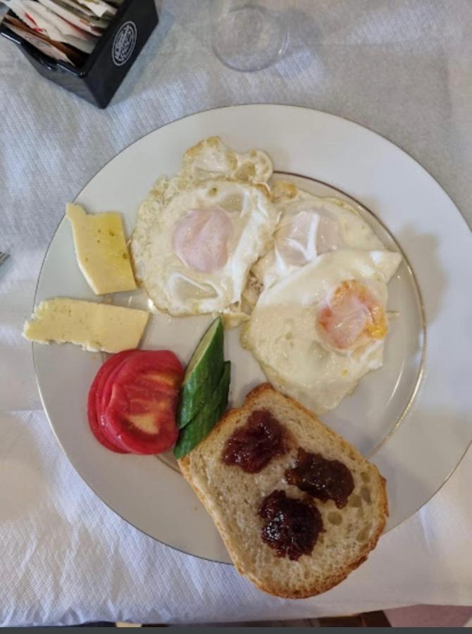 Hotel Vila Nino Берат Екстериор снимка