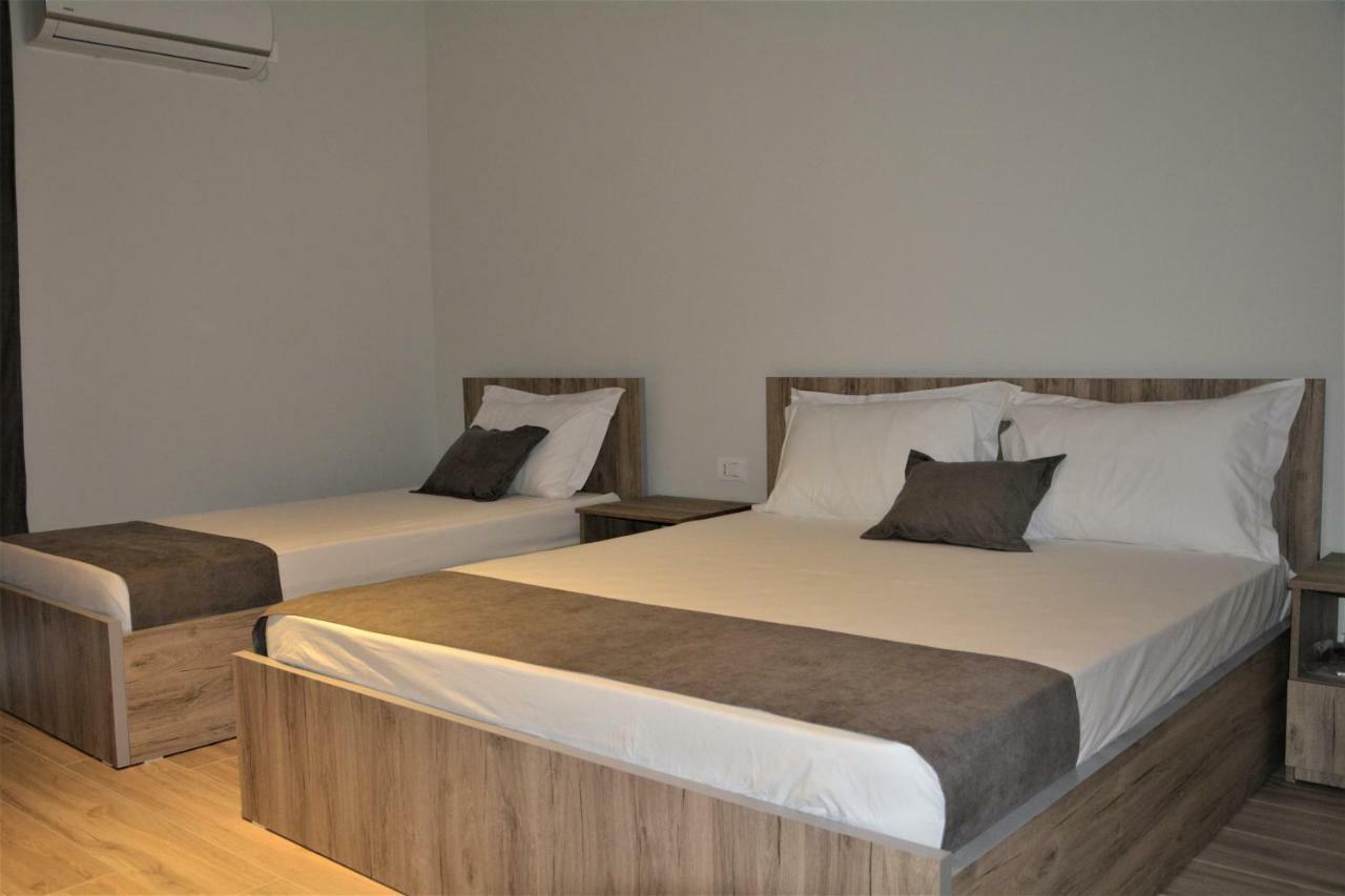 Hotel Vila Nino Берат Екстериор снимка