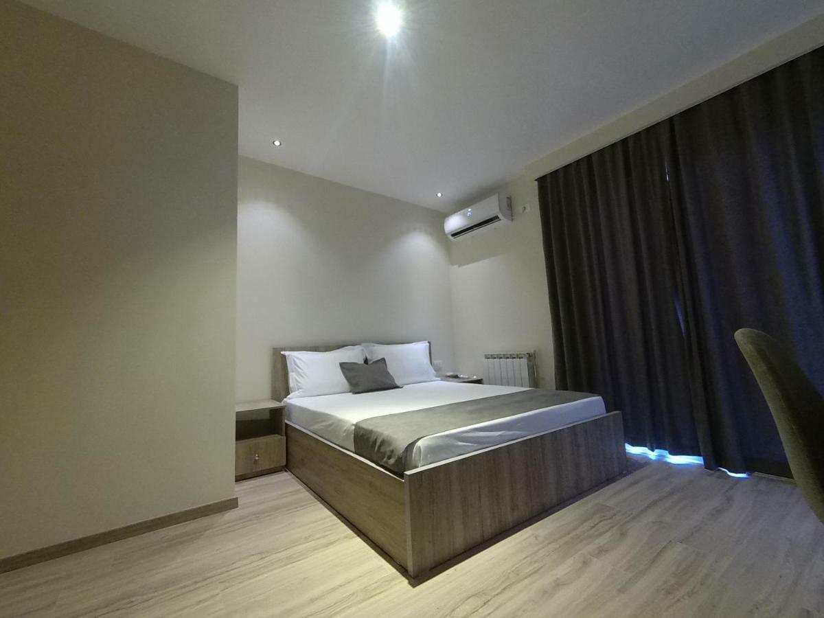 Hotel Vila Nino Берат Екстериор снимка