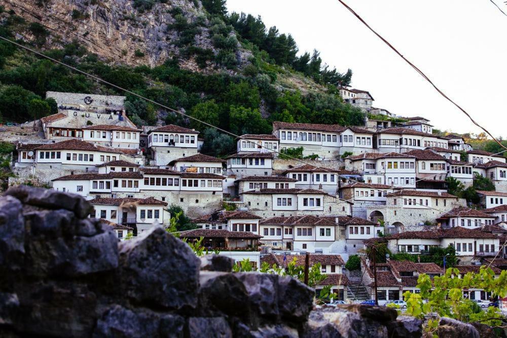 Hotel Vila Nino Берат Екстериор снимка