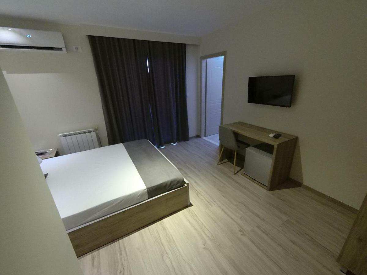 Hotel Vila Nino Берат Екстериор снимка