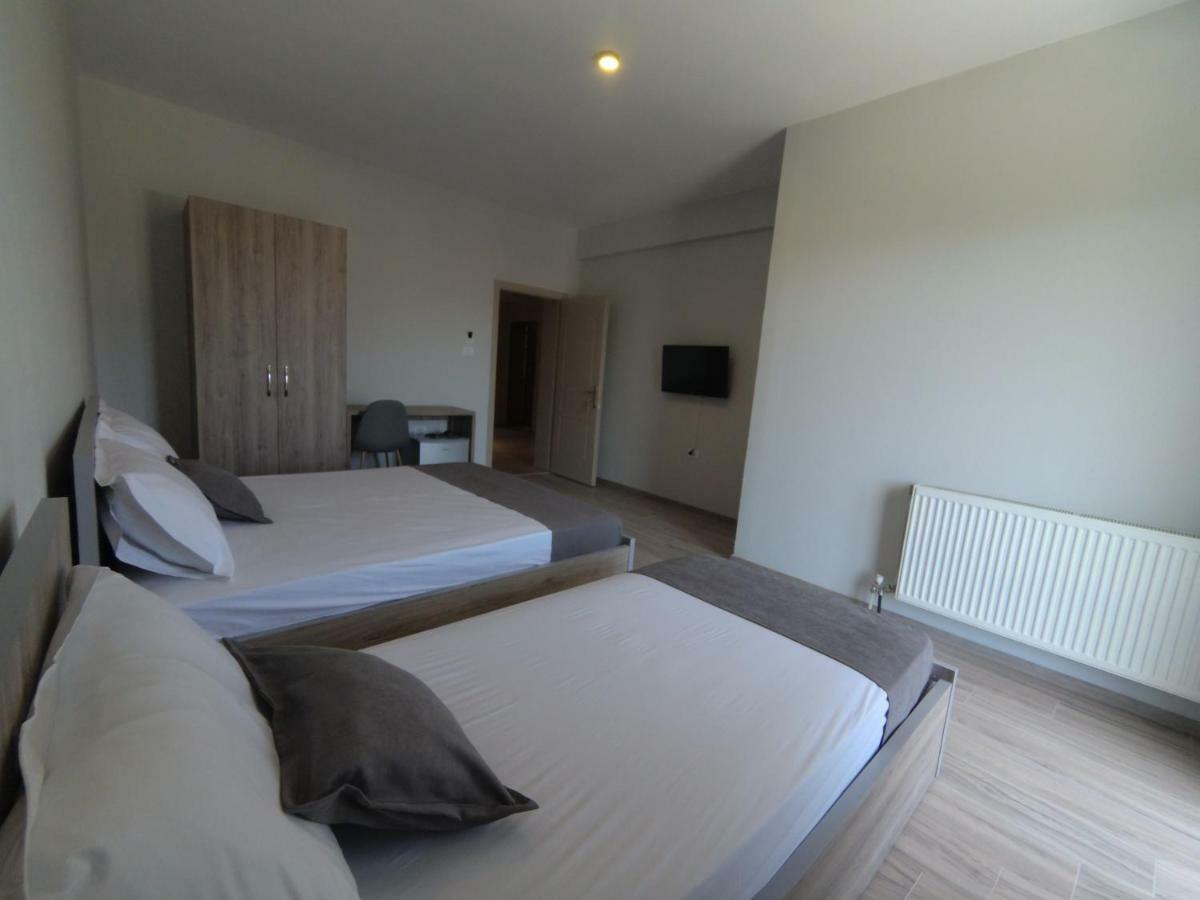 Hotel Vila Nino Берат Екстериор снимка