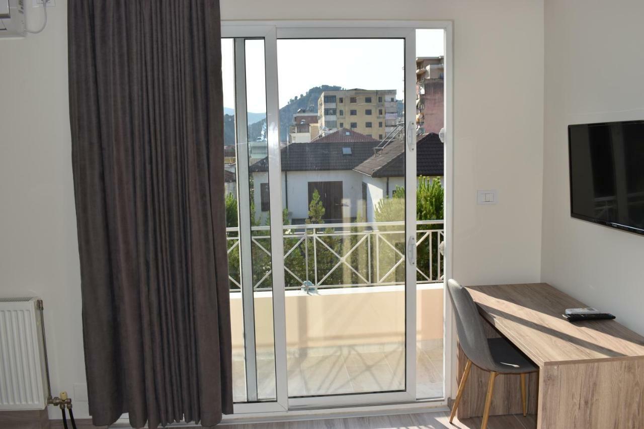 Hotel Vila Nino Берат Екстериор снимка