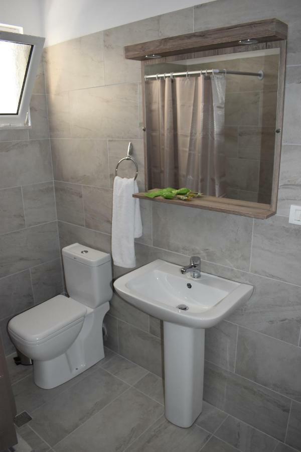 Hotel Vila Nino Берат Екстериор снимка